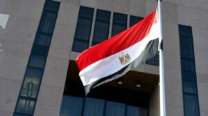 مصر تُحمّل إيران المسؤولية: هجمات مضيق هرمز تهدد أمن الطاقة العالمي