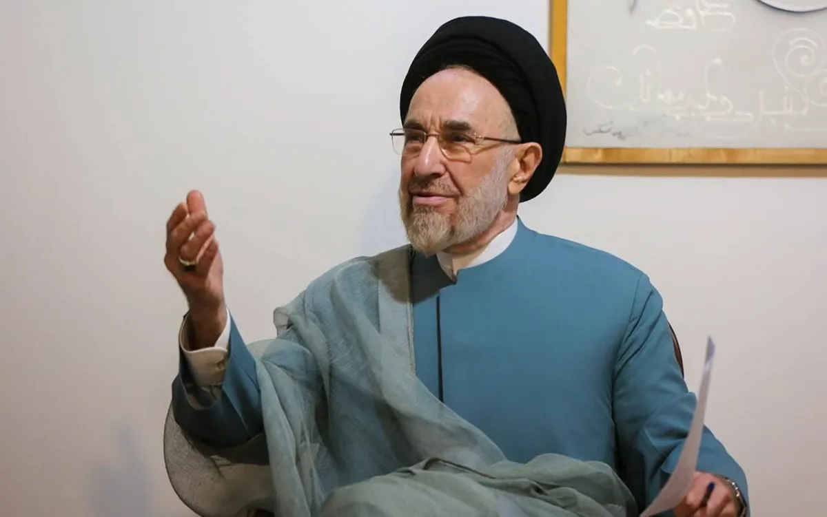 خاتمي يدافع عن الدبلوماسية الإيرانية: "لا يمكننا العيش بالحرب"