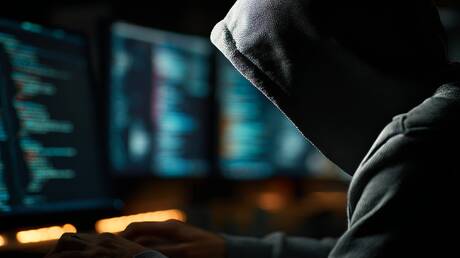 الإمارات تُحبط هجمات سيبرانية منظمة استهدفت الطيران والطاقة والتعليم: درع رقمي في مواجهة تهديدات متصاعدة
